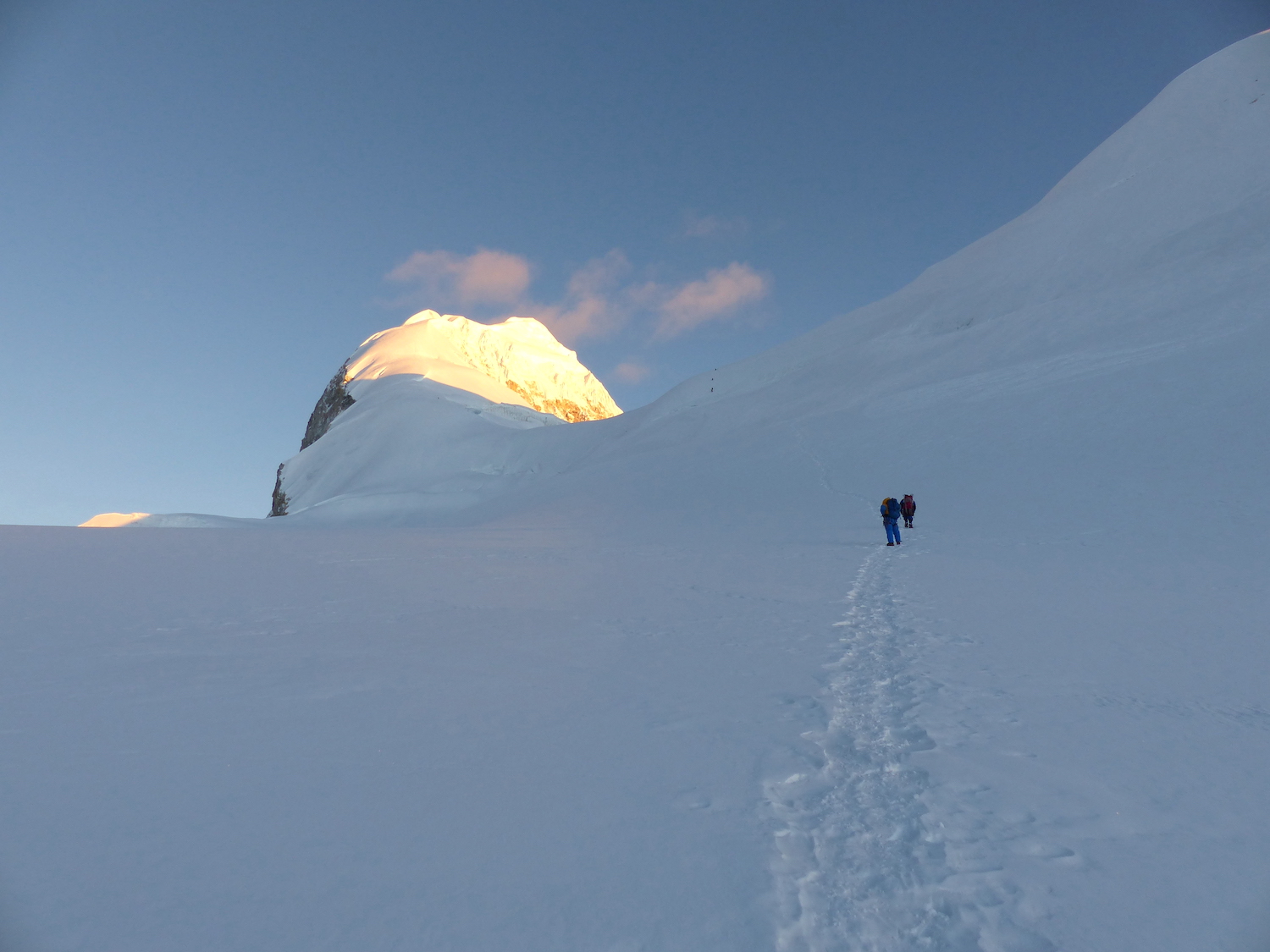 Départ pour le summit push © Valentin Rakovsky