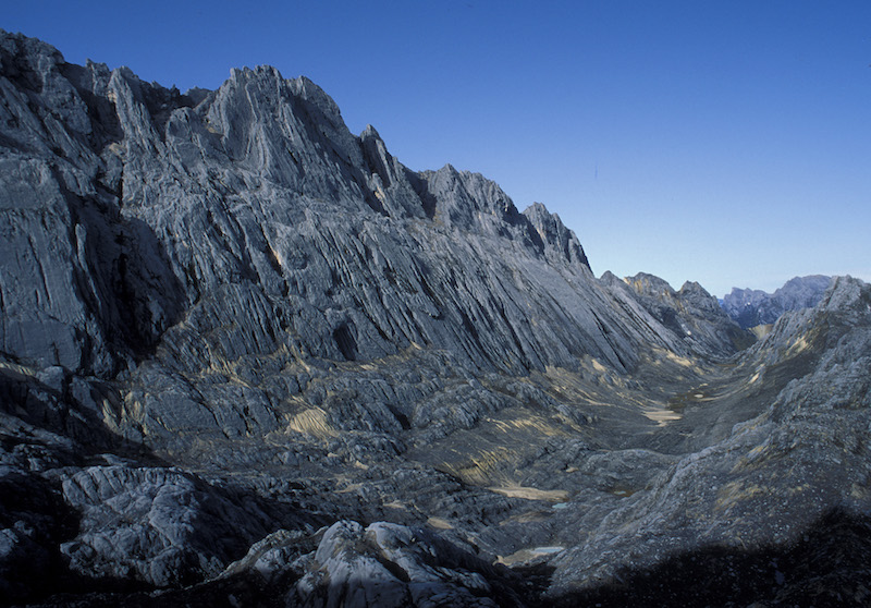© Jean-Luc Rigaux La Pyramide de Carstensz, versant nord