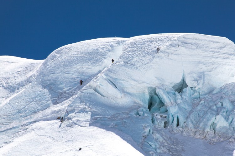 La barre de séracs à 6 650 m 