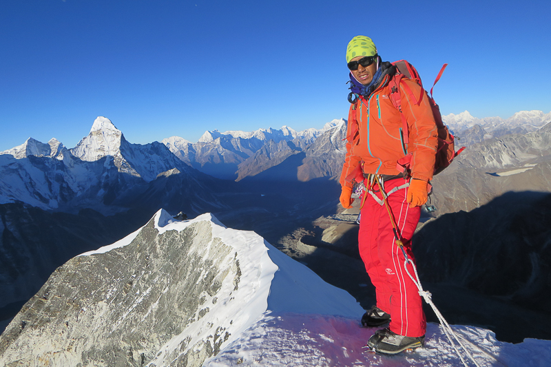 Ascension de l’Island peak à 6 189 m dans la région de l’Everest © Luc Oberli