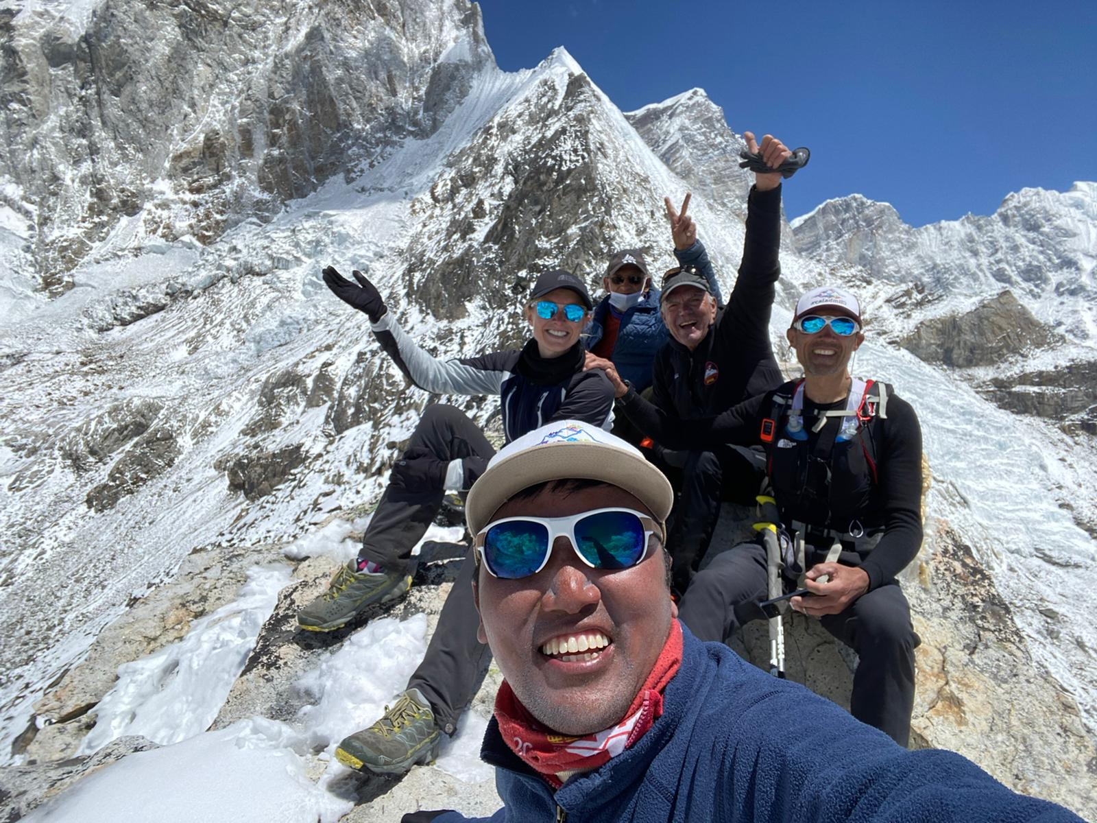 Sherpa pendant l'ascension de l'Everest