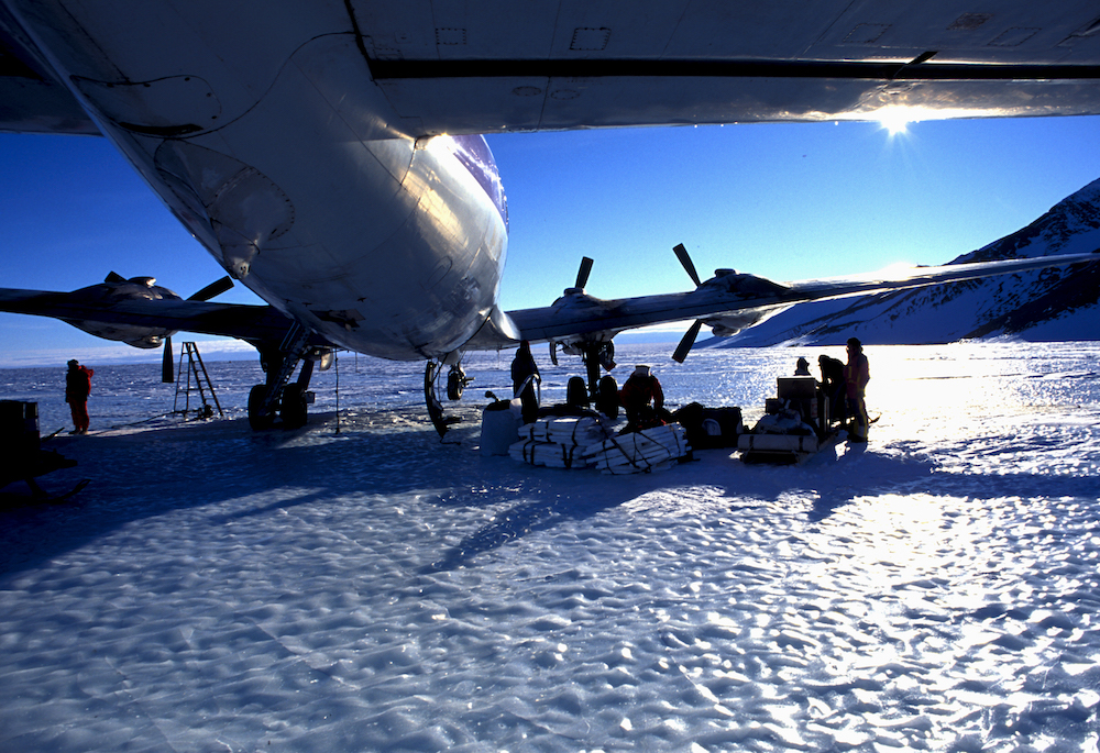 Le DC 6 de Antarctic Air © Jean Luc Rigaux