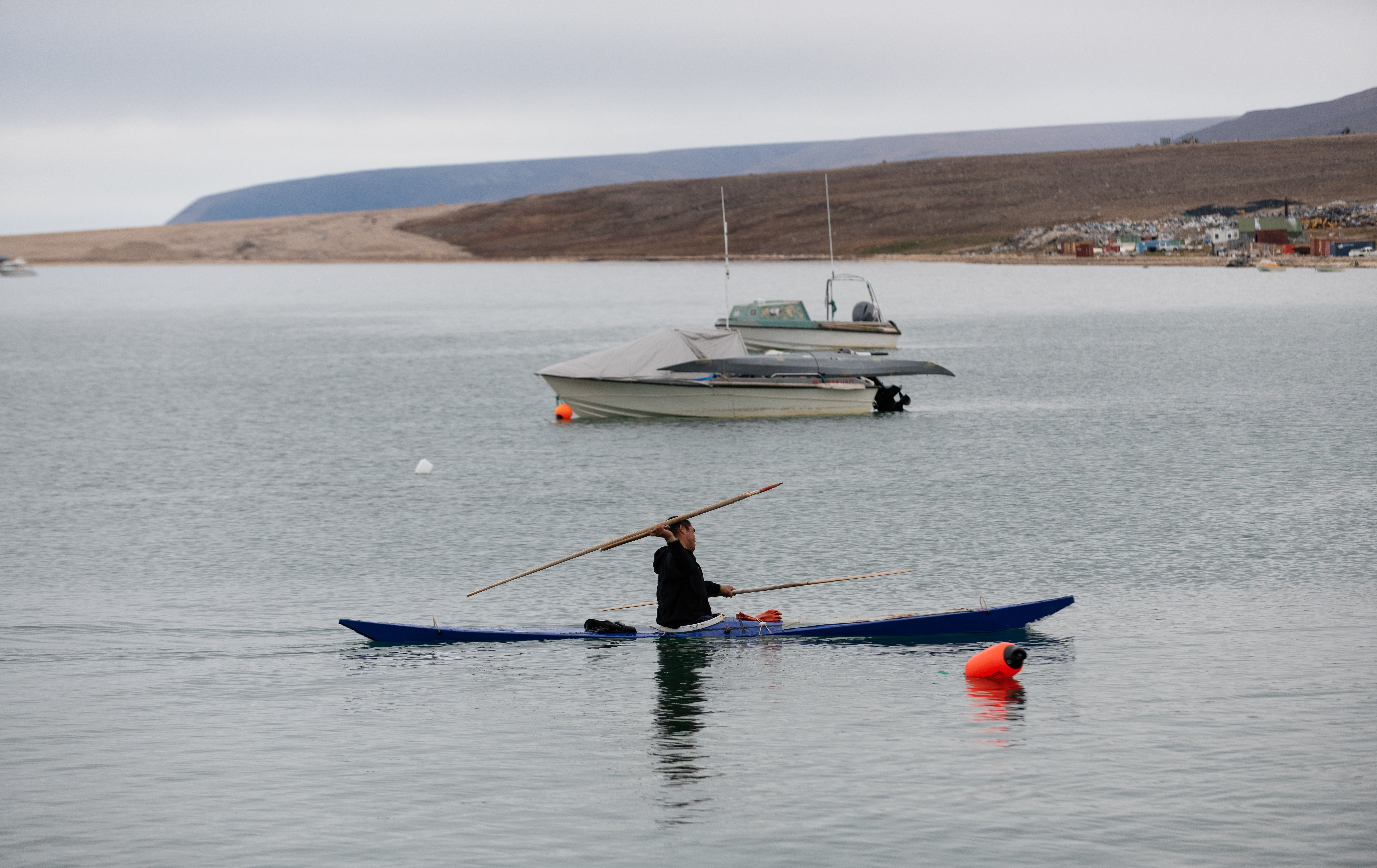Chasseur Inuit en kayak