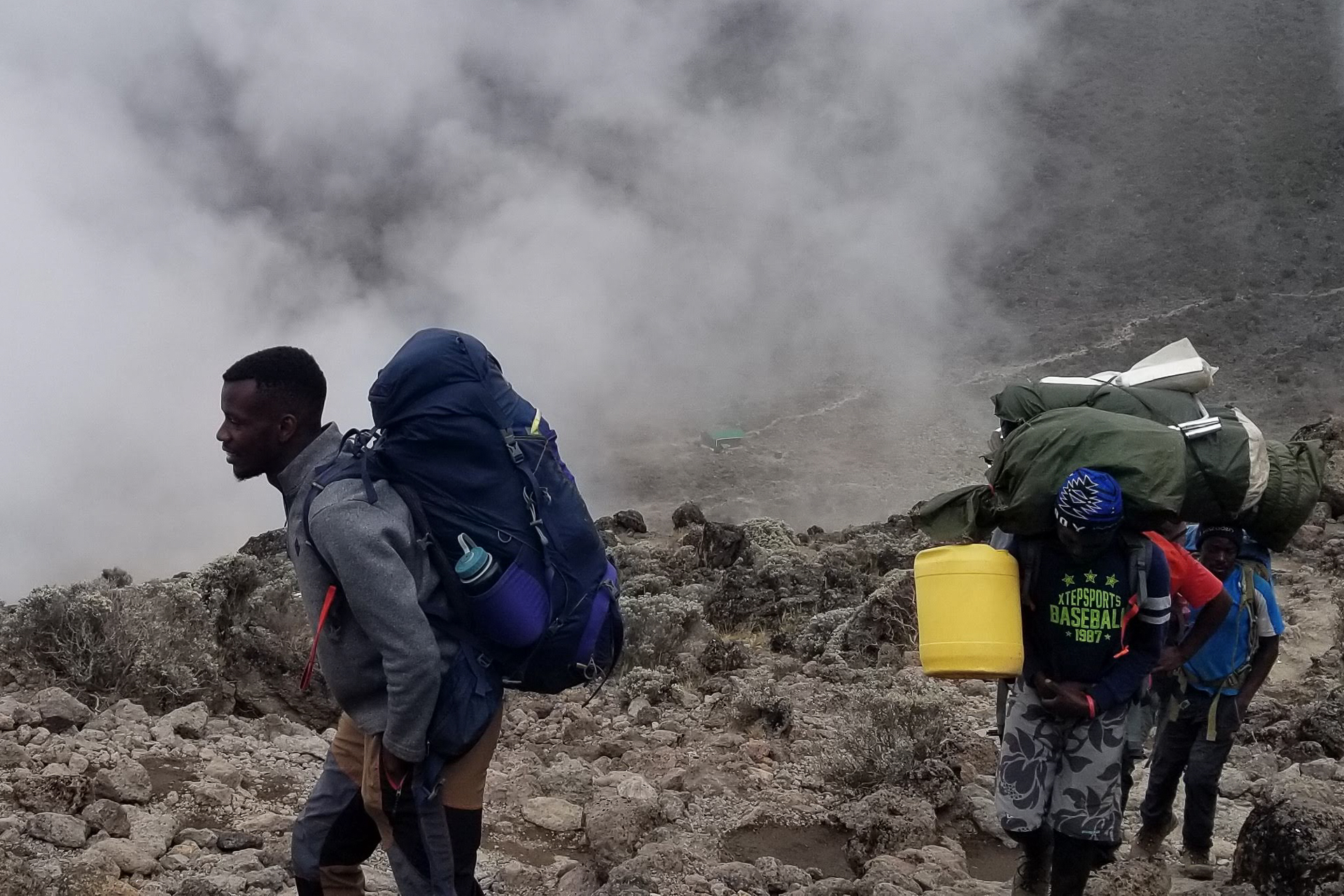 Porteurs au Kilimandjaro