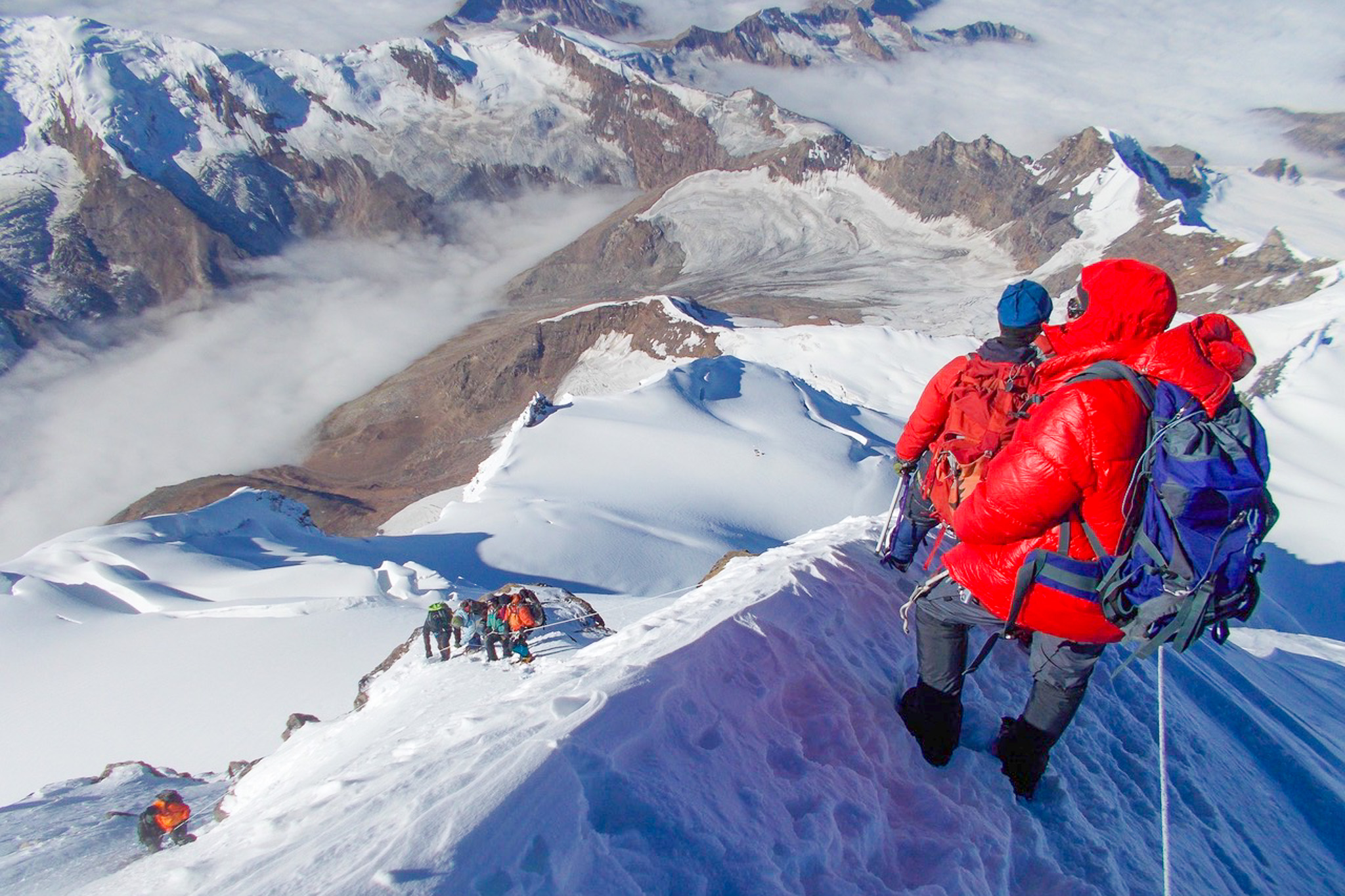 Ascensionnioste sur une arrête du Kun en Inde Himalayenne