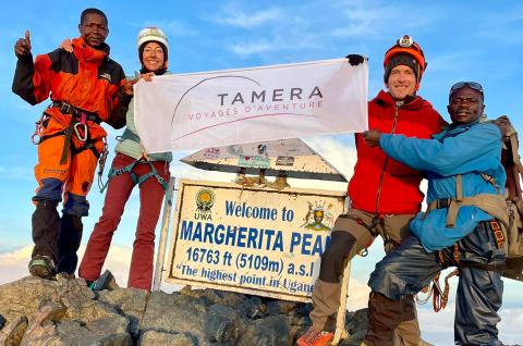 Ascension du mont Stanley à 5109 mètres dans les Rwenzori en Ouganda Au sommet du mont Stanley à 5109 mètres