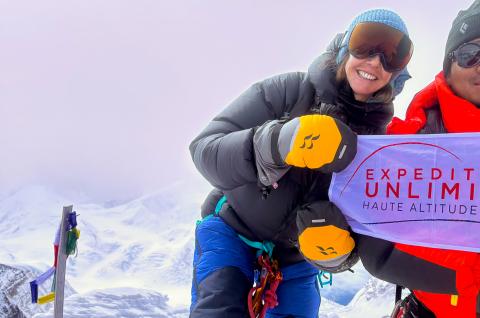 Cliente et son sherpa au sommet de l'Himlung Himal