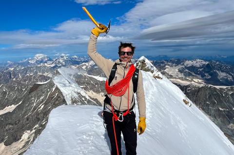 Ascension du Cervin à 4478 mètresdans les Alpes