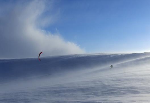 Snowkiter en Norvége Snowkiter dans la tempête à Finse