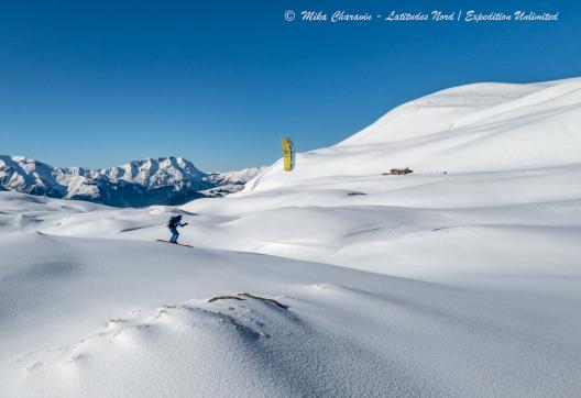 Snowkiteur dans les Hautes-Alpes