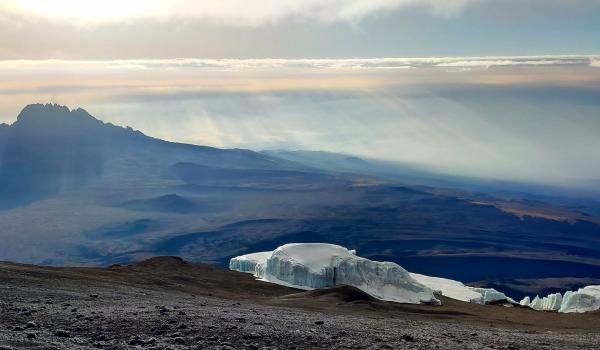 Au sommet du Kilimandjaro à 5895 mètres
