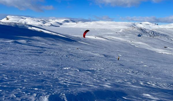 Immersion snowkite Secret Planet avec panorama enneigé dans le Norvège du Sud