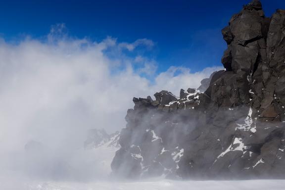 Alpinisme sur le versant nord de l'Elbrouz dans le Caucase