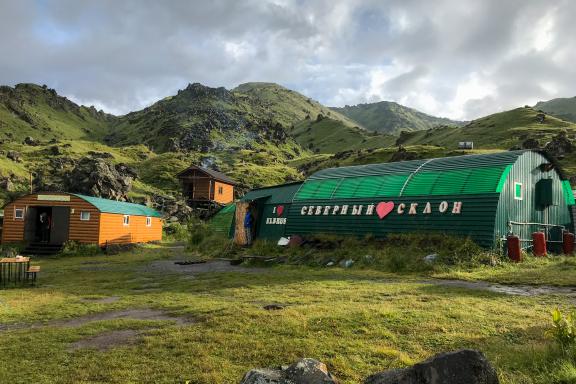 Alpinisime au sommet de l'Ebrouz dans le Caucase