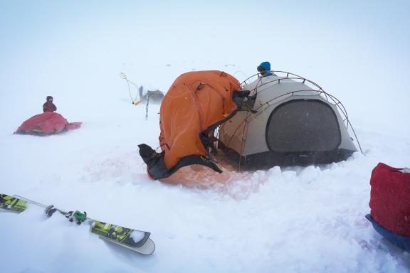 Expédition et montage du bivouac en Norvège