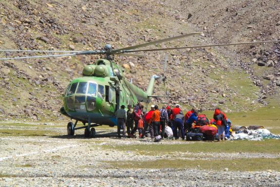 Expédition lors de l'arrivée au camp de base du pic Communisme  au Tadjikistan