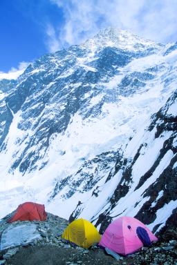 Expédition au camp I au Khan Tengri au Kirghizistan