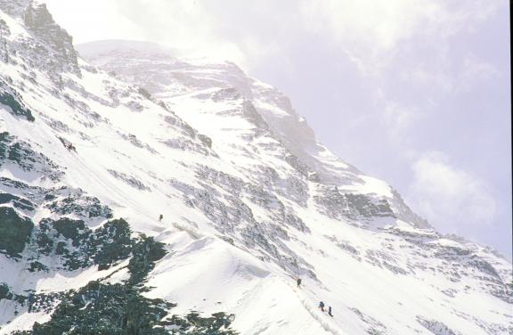 Expédition entre les camps I et II au Khan Tengri au Kirghizistan