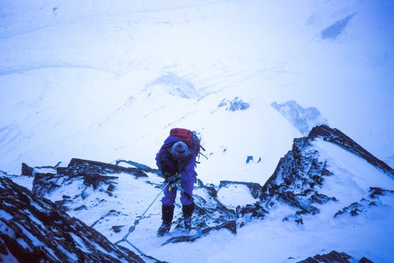 Expédition dans la descente dans l'éperon au Khan Tengri au Kirghizistan