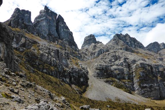 Ascension de la pyramide Carstenz et massif rocheux