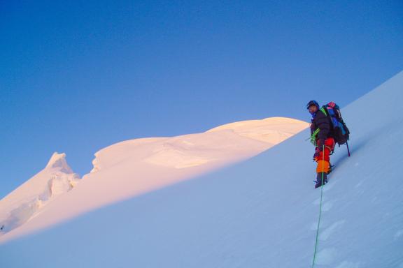 Expédition mené par un guide lors de l'ascension du Kun au Ladakh
