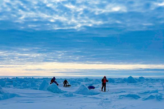 Expédition Skieurs dans des zones de crêtes de compression