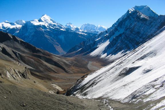 Entre Khangla Phedi et Ngawal via le Khangla Pass dans la région des Annapurnas au Népal