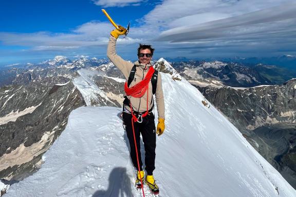 Ascension du Cervin à 4478 mètresdans les Alpes