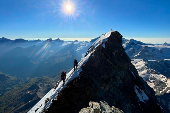 Ascension du Cervin à 4478 mètresdans les Alpes