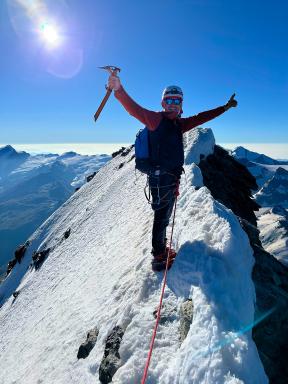 Ascension du Cervin à 4478 mètresdans les Alpes