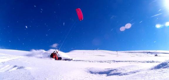 Snowkiteur à Val cenis en France